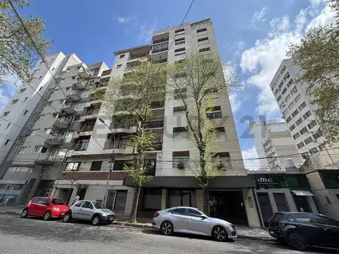 Venta departamento dos ambientes al lateral abierto. Zona Plaza Mitre, Mar del Plata.