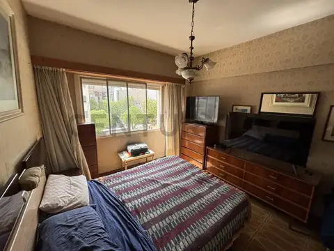 Venta departamento dos ambientes al lateral abierto. Zona Plaza Mitre, Mar del Plata.