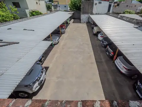 VENTA - DOBLE LOTE - 29 COCHERAS + CASA