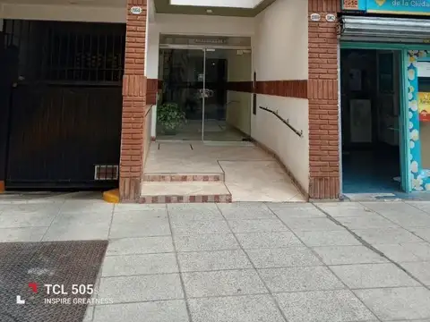 EXCELENTE  2 AMB/CONTRA FRENTE/BALCON/COCHERA