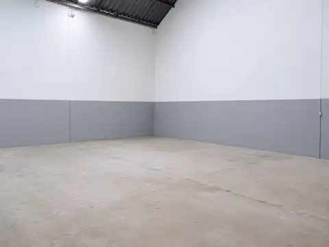 Galpón con vivienda en venta