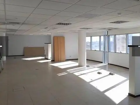 Oficina Monoambiente con 4 baños