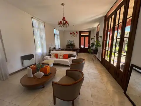 Casa en Venta con 4 cocheras