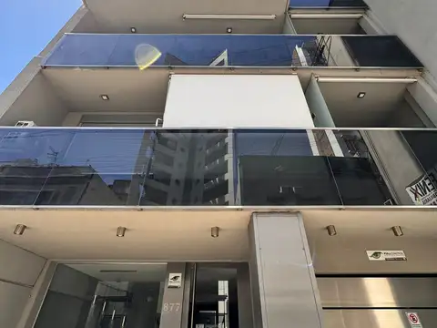 MONOAMBIENTE – EXCELENTE CALIDAD – ESPECTACULAR UBICACIÓN – SEMI ESTRENAR