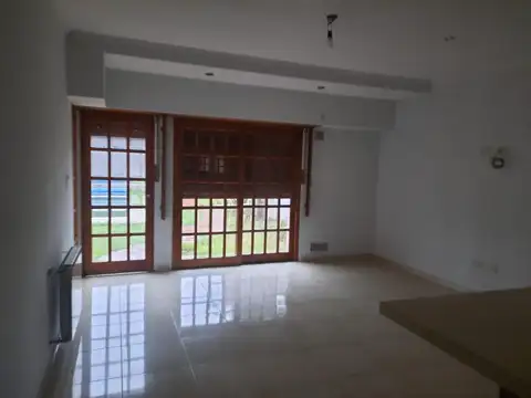 Casa 6 ambientes con 4 baños