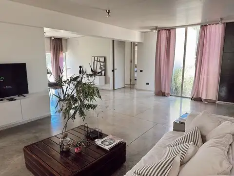 Casa 6 ambientes con 3 baños