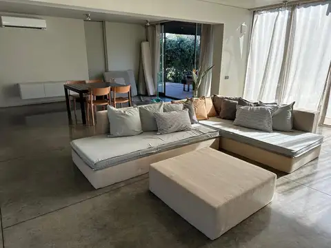 Casa en Alquiler de 3 dormitorios
