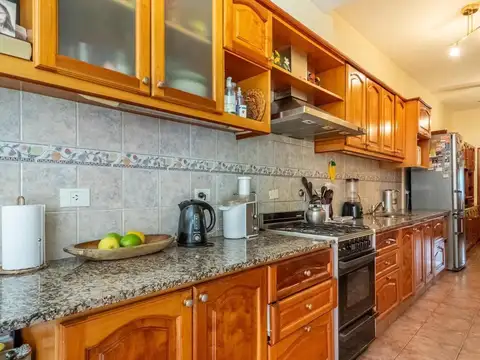 Casa 5 ambientes con 2 baños