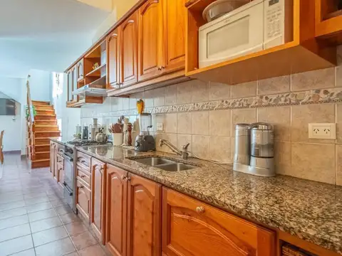 Casa 5 ambientes con 2 baños