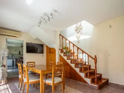 Casa 5 ambientes con 2 baños