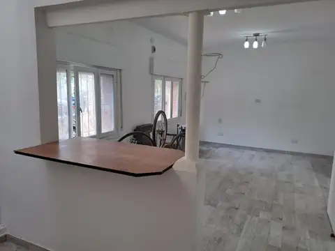 Ph En Alquiler En Villa Urquiza, Monoambiente Al Frente. Terraza Semicubierta Con Parrilla Y Lavadero.