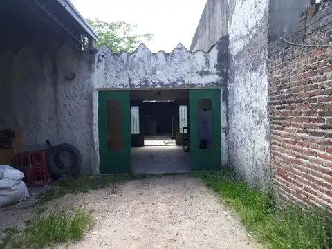 Galpón con Tinglado (cochera). Venta