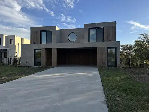 Casa en Venta 7 Ambientes en Barrio El Tilbury - Pilará