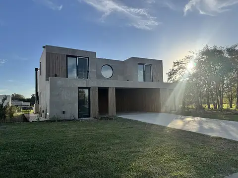 Casa en Venta 7 Ambientes en Barrio El Tilbury - Pilará
