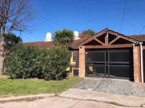 VENTA-CASA 4 AMBIENTES CON PARQUE-CHASCOMÚS