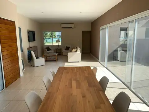 Casa en Venta en El Cantón - Barrio Golf, USD 242.000