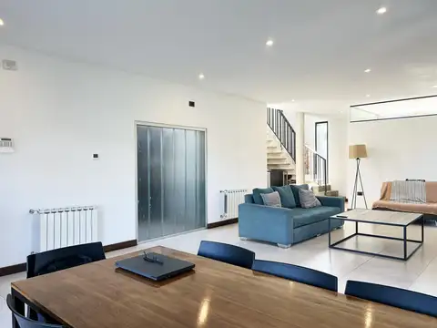 Casa 4 ambientes con 2 baños
