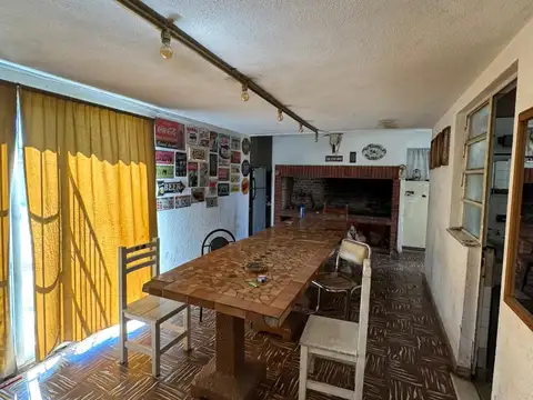 Casa 5 ambientes con 2 baños