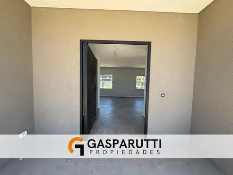 Casa 5 ambientes con 4 baños