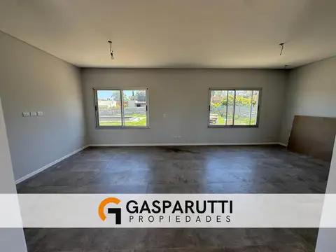 Casa en Venta con 6 cocheras