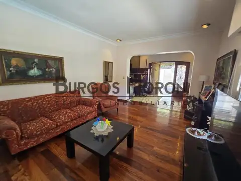 Casa en Alquiler con 1 cochera