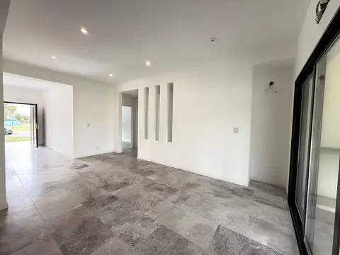 SANTA LUCIA, VENTA CASA 4 AMBIENTES A ESTRENAR .