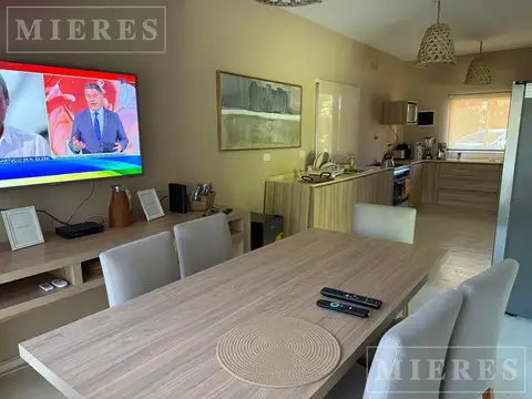 Casa 3 ambientes con 2 baños