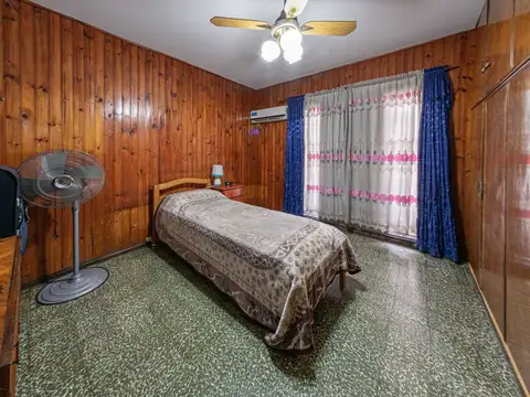 VENTA - CASA DE 2 DORMITORIOS CON COCHERA