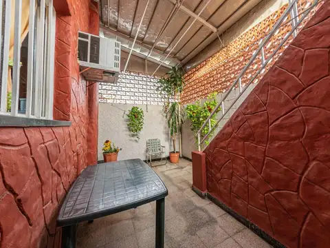 VENTA - CASA DE 2 DORMITORIOS CON COCHERA