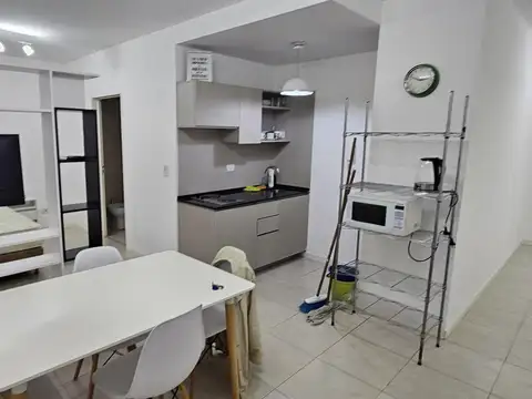 Alquiler Mono ambiente dividido con amenities.