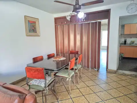 Casa 5 ambientes con 1 baño