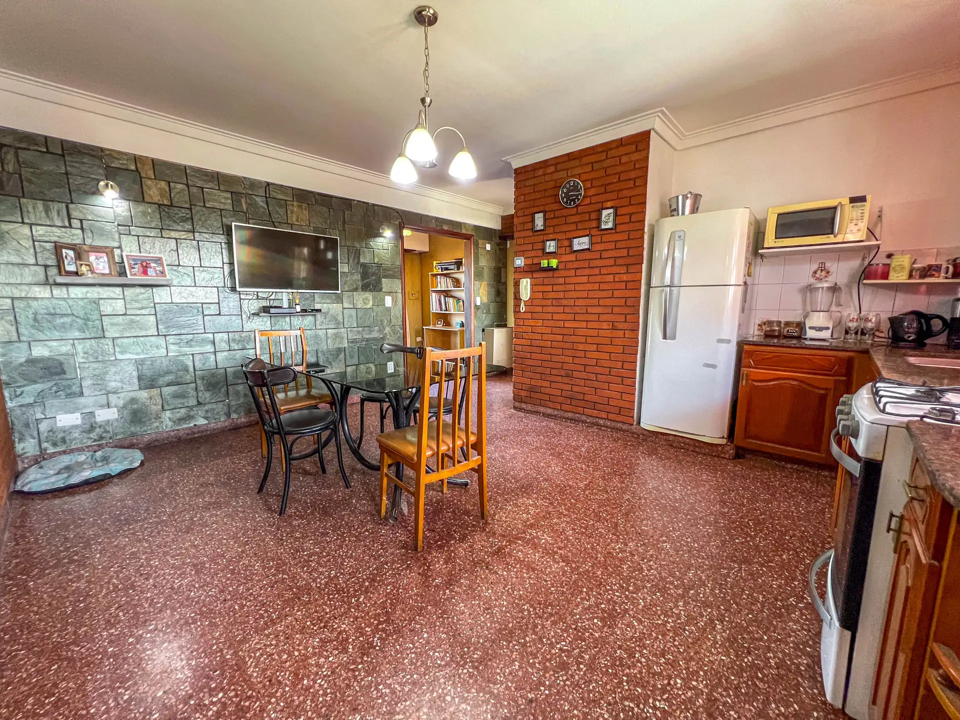Casa Ph 3 amb. (P.A) con terraza- Av. J. P. Ramos y San Salvador