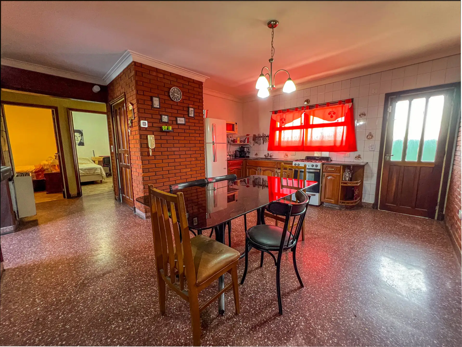 Casa Ph 3 amb. (P.A) con terraza- Av. J. P. Ramos y San Salvador