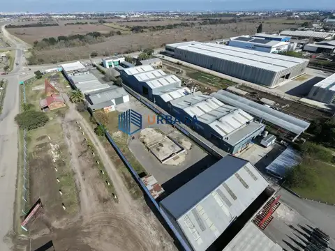 Local con galpones y oficinas, 1.150m2 cubiertos