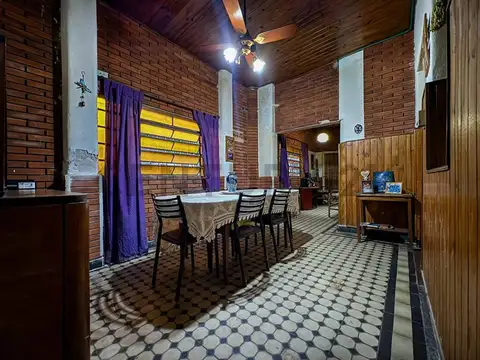 Venta Casa de 2 Dormitorios con patio y cochera en Jorge Cura, Rosario | A Recic
