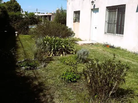 SDA. Venta Casa 2 dormitorios, Parque Sakura,  calle Echeverría al 300, Exaltación de la Cruz