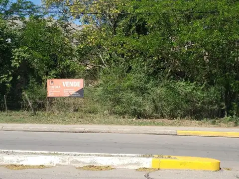 Lote en esquina en venta en Villa de Merlo, sobre Av. Norte