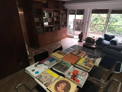 Excelente Depto Para Reciclar de 4 Ambientes con Dependencia de Servicio