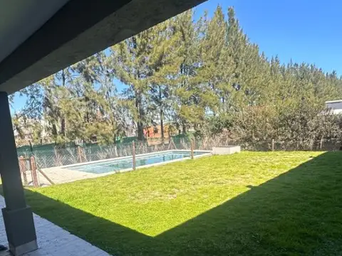 Casa en Venta con 3 cocheras
