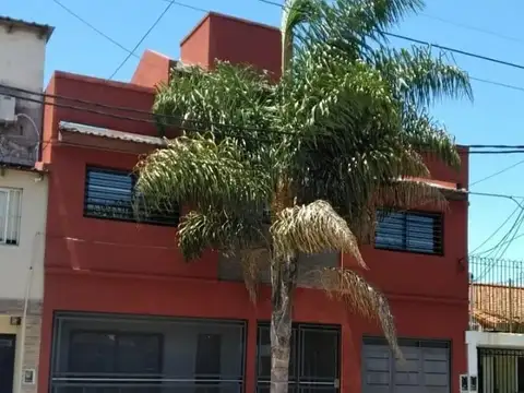 CASA EN VENTA 5 AMBIENTES VILLA LUZURIAGA! 270M2 TOTALES! TOMA PERMUTA! 