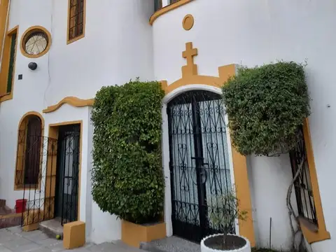 EDIFICIO COLONIAL en PILAR