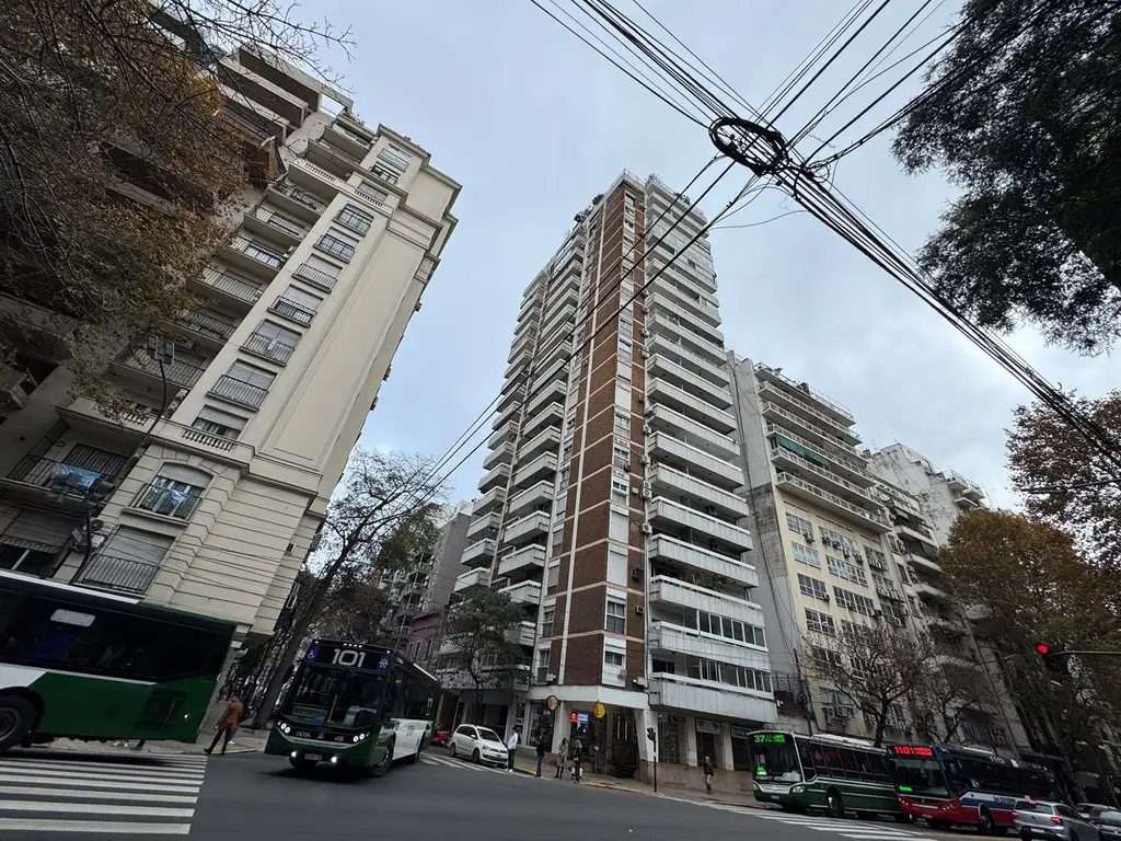 Av. Las Heras 2100