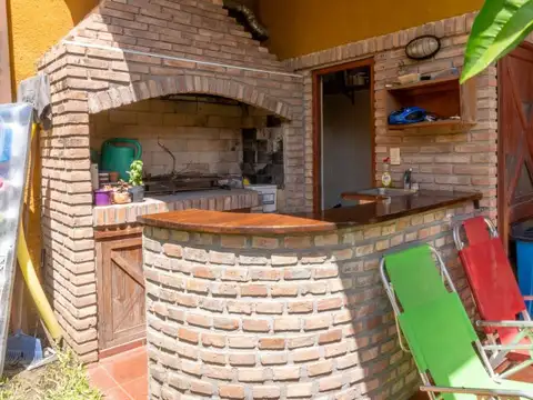 Casa 6 ambientes con 1 baño