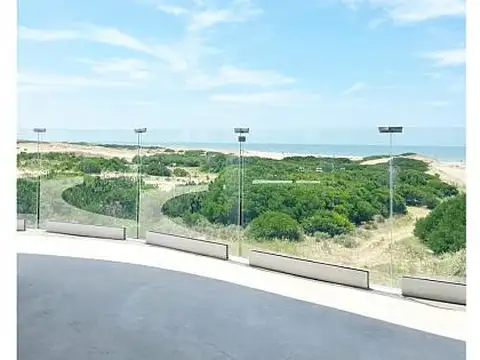 Venta Departamento Pinamar 3 ambientes Equipado. Con vista y salida al mar