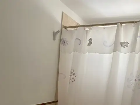 Departamento un dormitorio al frente,con balcón. Echesortu. Excelente zona