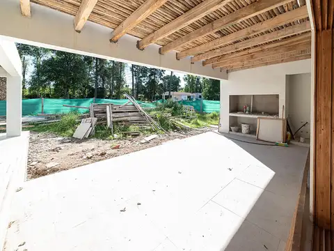 Casa 4 ambientes con 2 baños
