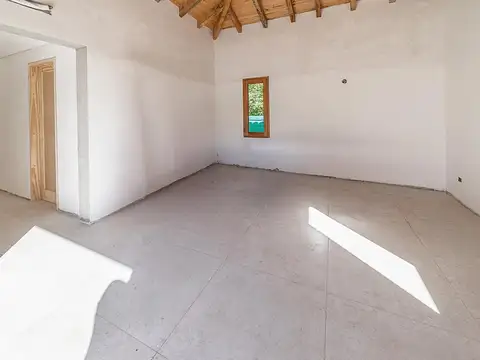 Venta Casa 5 ambientes en lote de 640m2, Rio hondo al 200, Manzanares, Santa Clara.