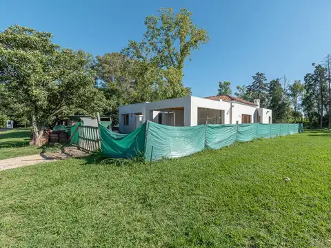 Venta Casa 5 ambientes en lote de 640m2, Rio hondo al 200, Manzanares, Santa Clara.