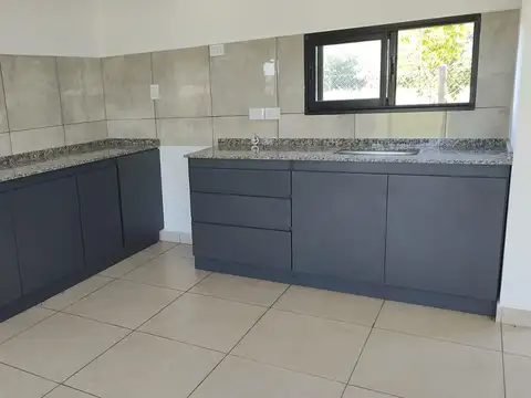 Casa 4 ambientes con 1 baño