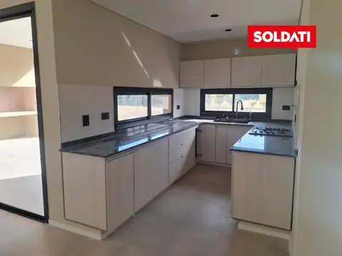 Casa en Venta en Los Alcanfores, USD 230.000